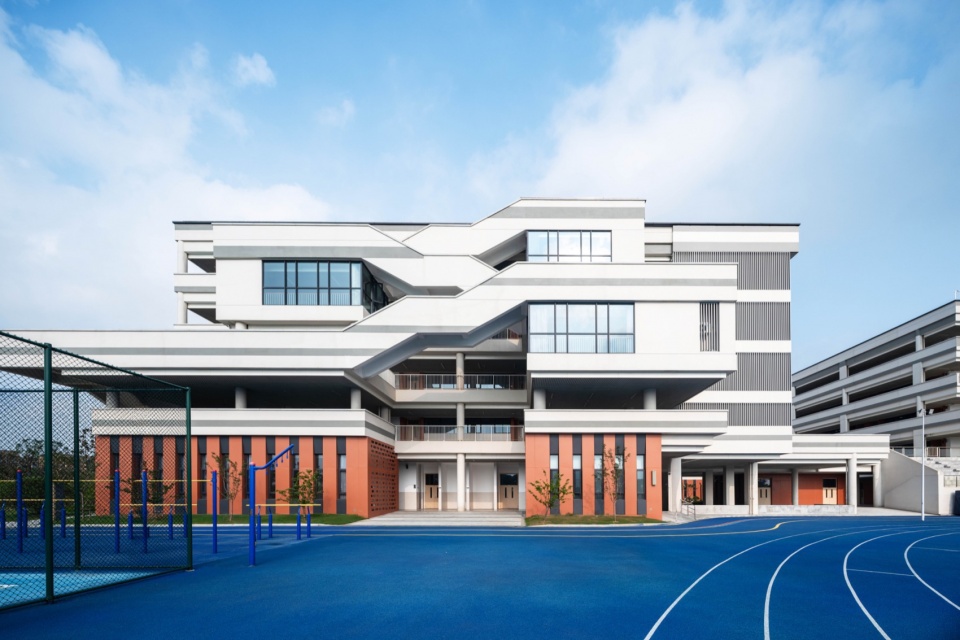 Wanshan Lake Campus of Tianyi Middle School by TJAD