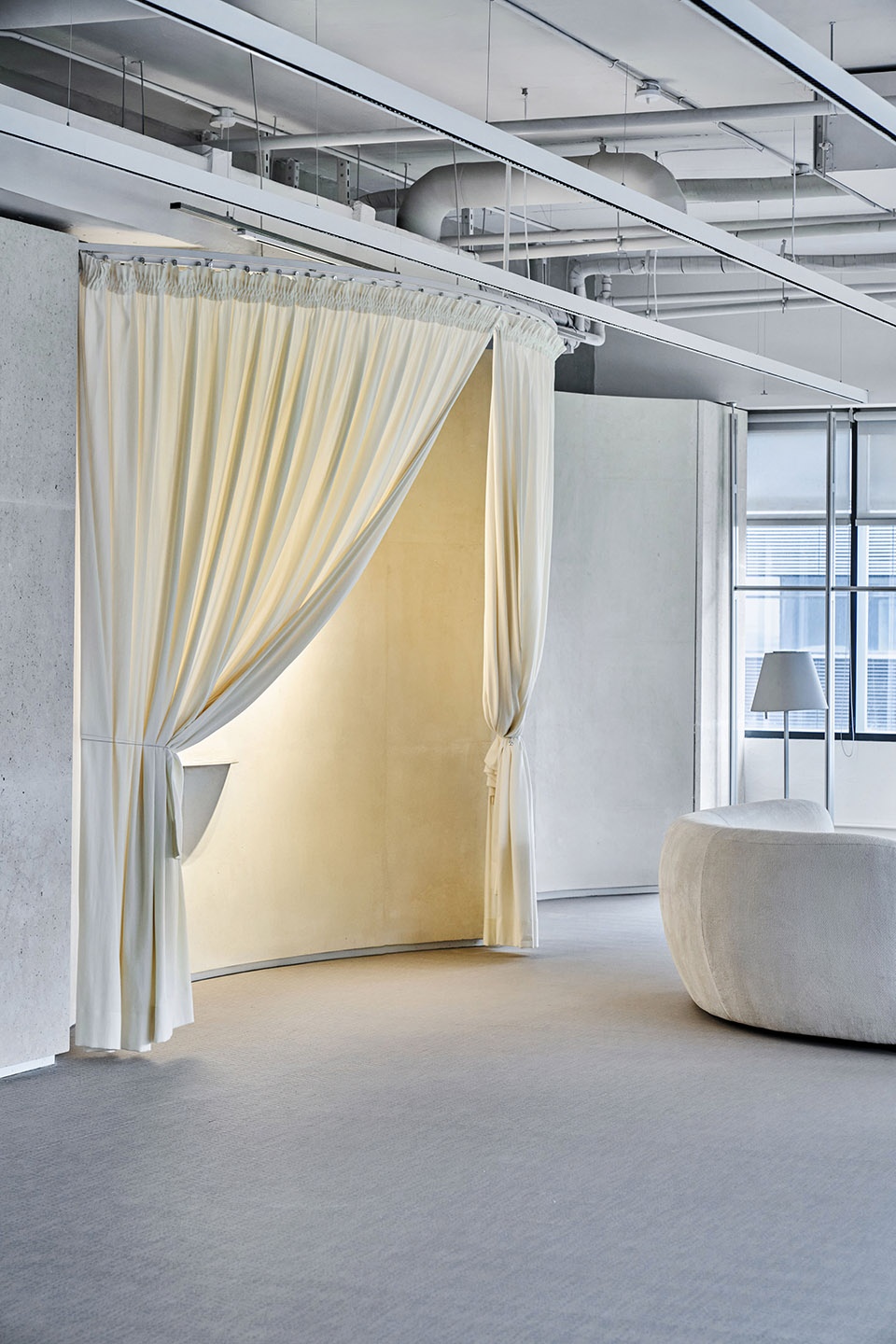 fourher fashion studio by bridge lab