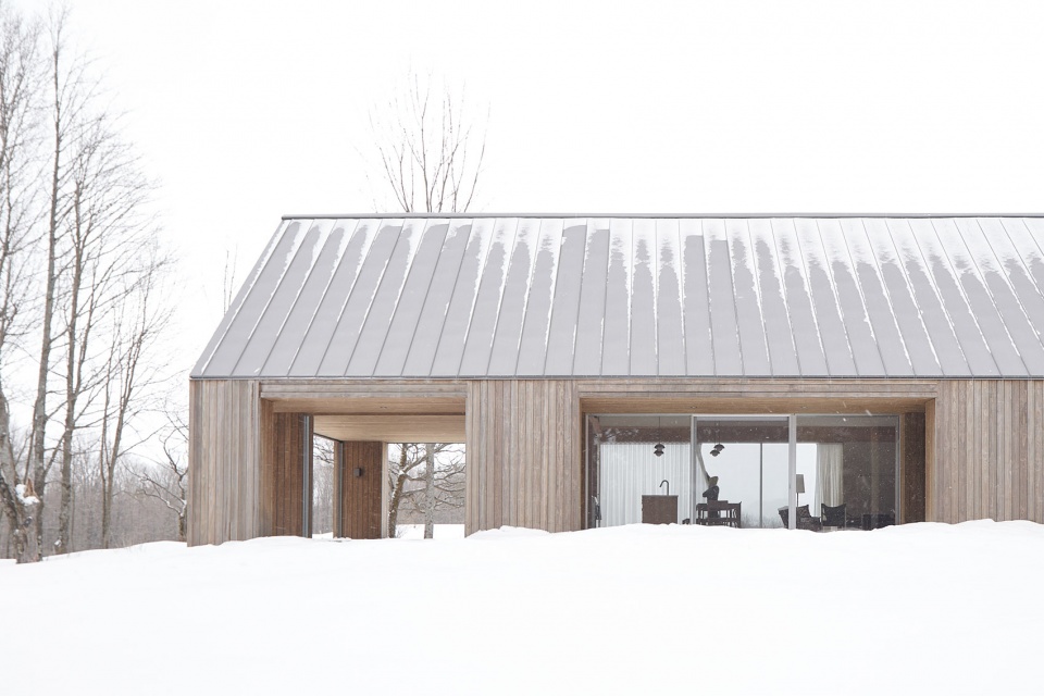 house on the pond by atelier echelle
