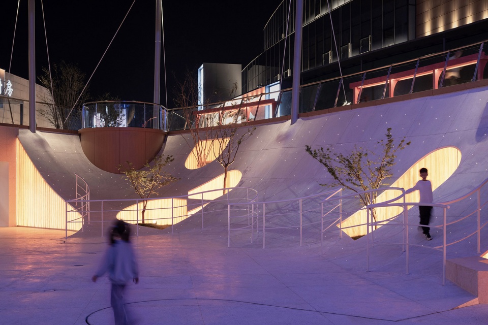 the floating courtyard by deep original lab