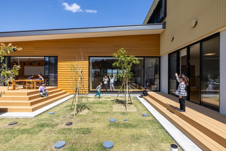 SG Kindergarten and Nursery by HIBINOSEKKEI Youji no Shiro KIDS DESIGN LABO