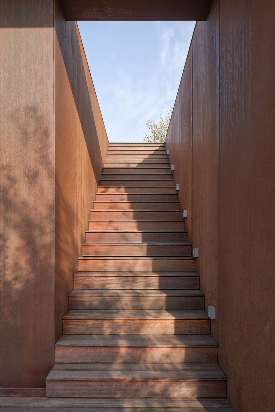 house in the slope by 77 studio