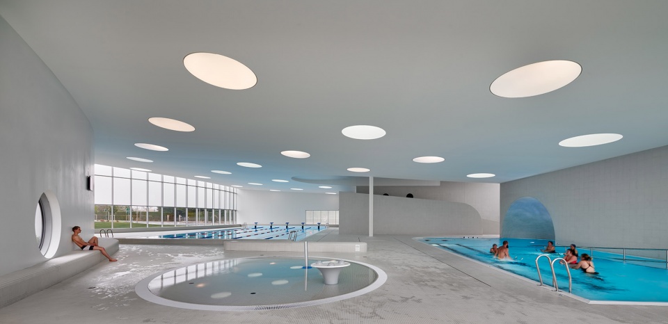 swimming pool complex in fondettes by dominique coulon associes