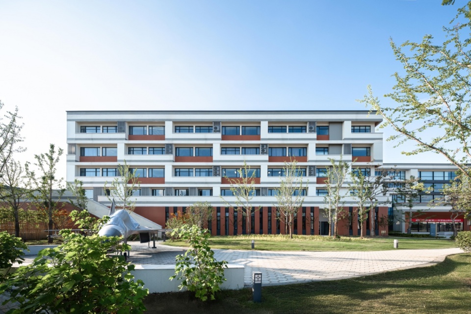 Wanshan Lake Campus of Tianyi Middle School by TJAD