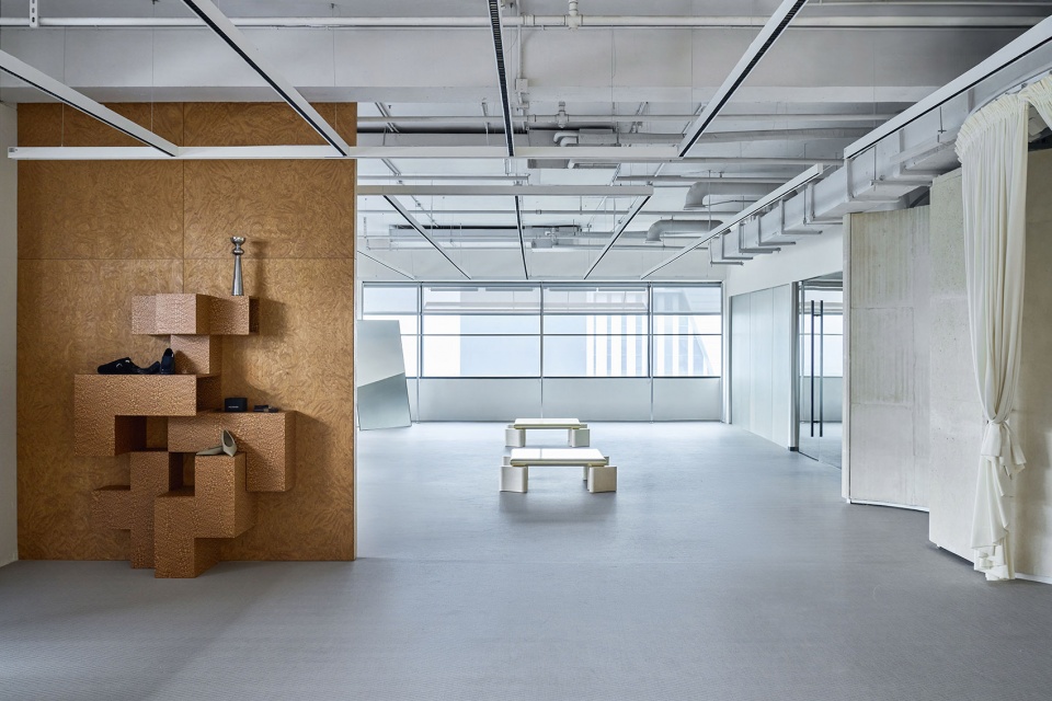 fourher fashion studio by bridge lab