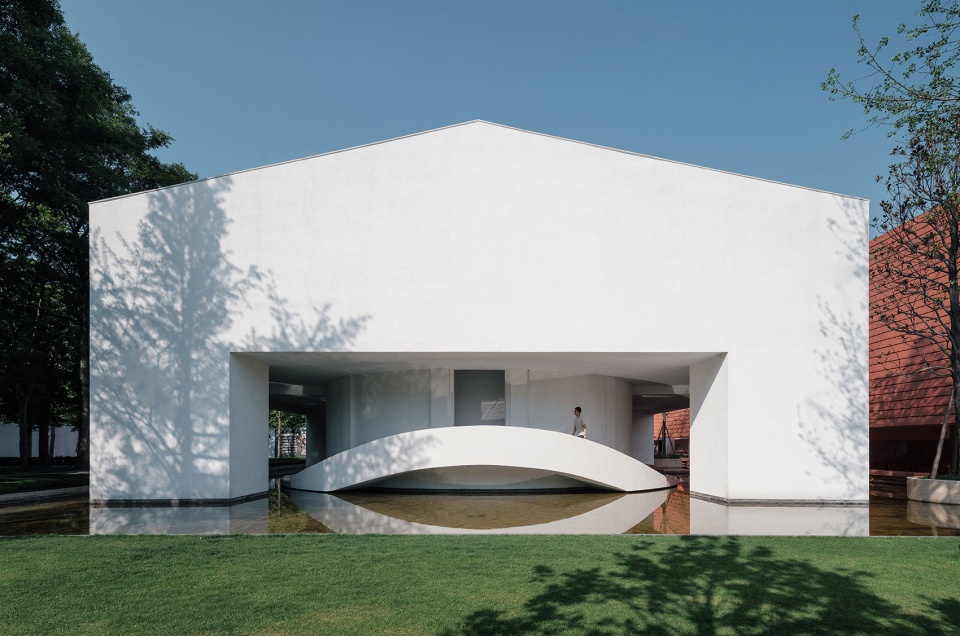yongli red tile plaza by we arch