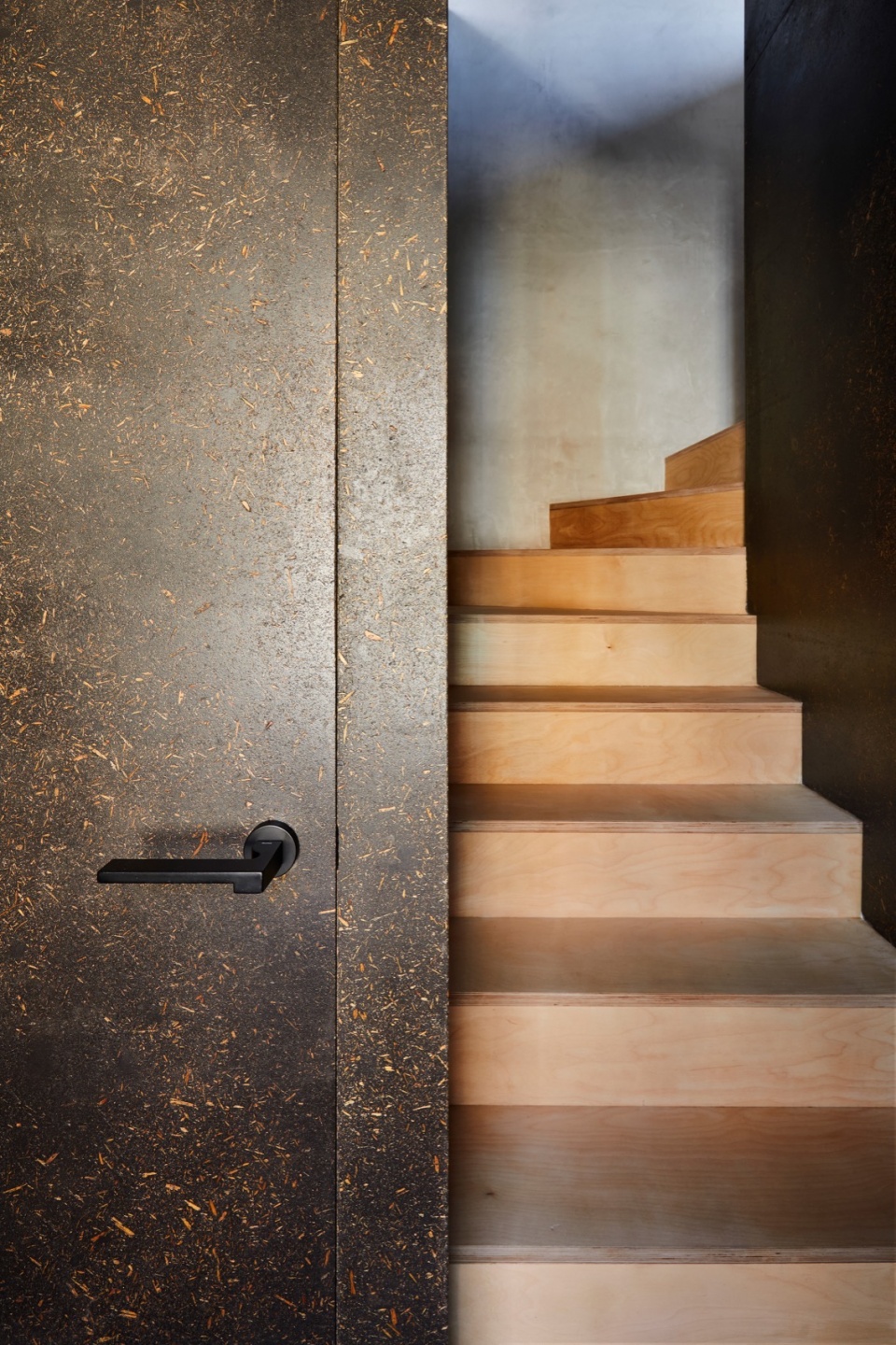 Apartment with a Mezzanine by OFFICE TEN ARCHITECTURE