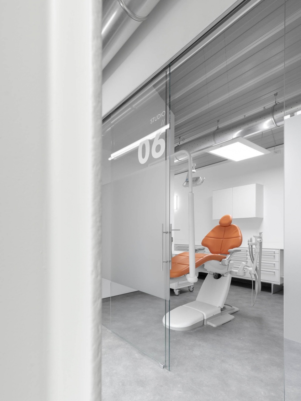 The Pisoni Dental Office by Studio Capitanio Architetti