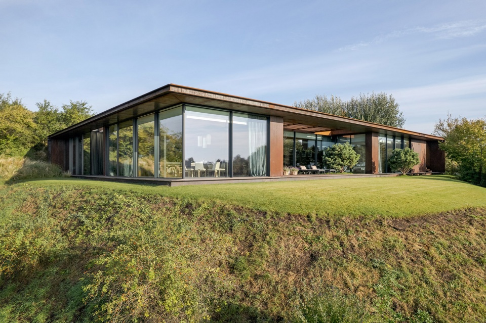 house in the slope by 77 studio
