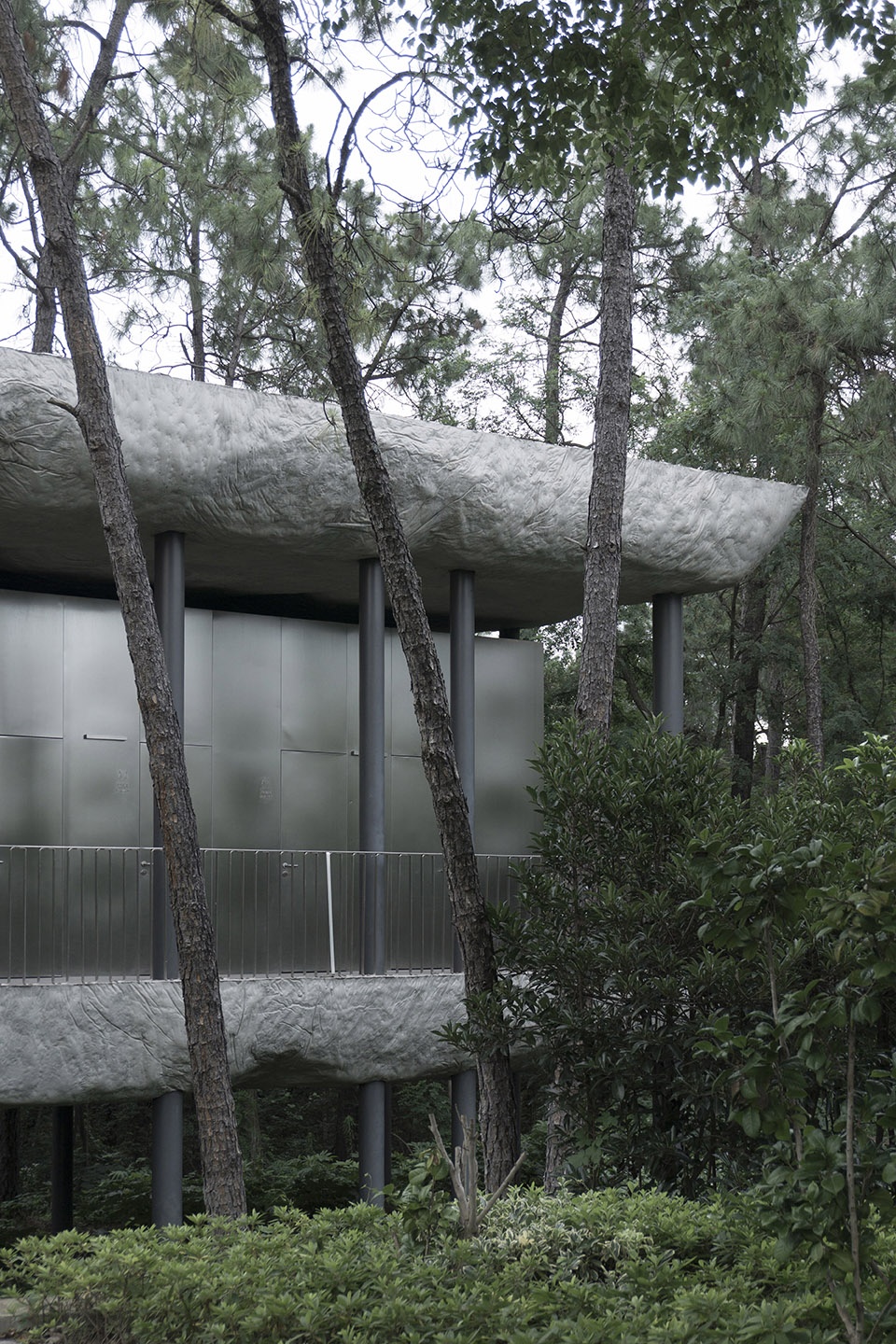 public restroom of nanjing sifang art district by wuwu atelier