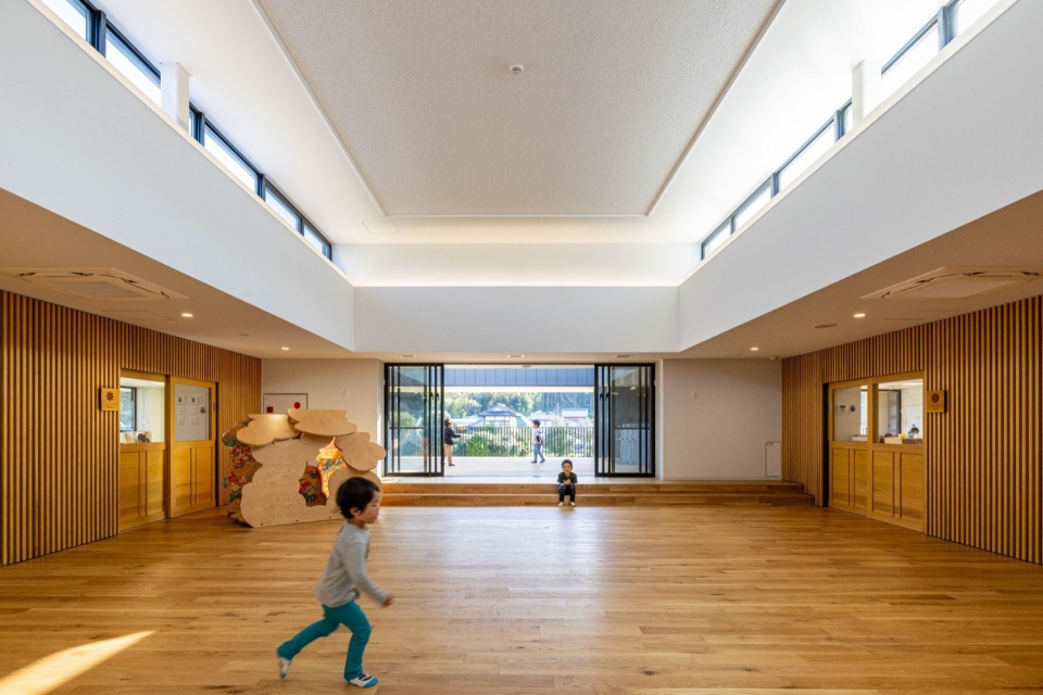 SG Kindergarten and Nursery by HIBINOSEKKEI Youji no Shiro KIDS DESIGN LABO