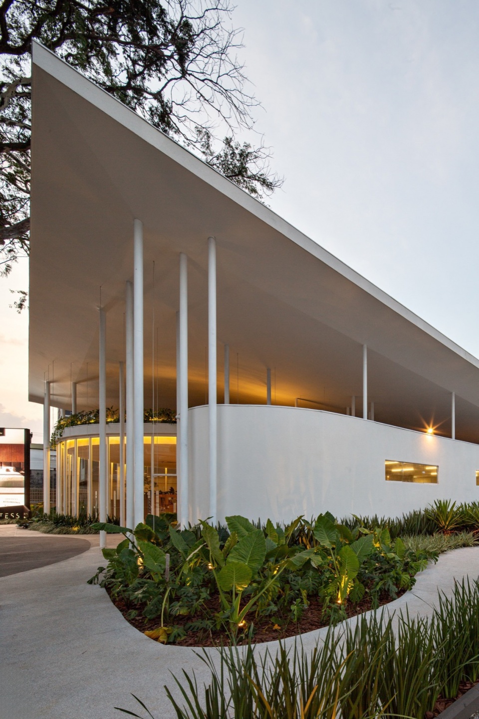 TESS PAVILION by Leonardo Zanatta