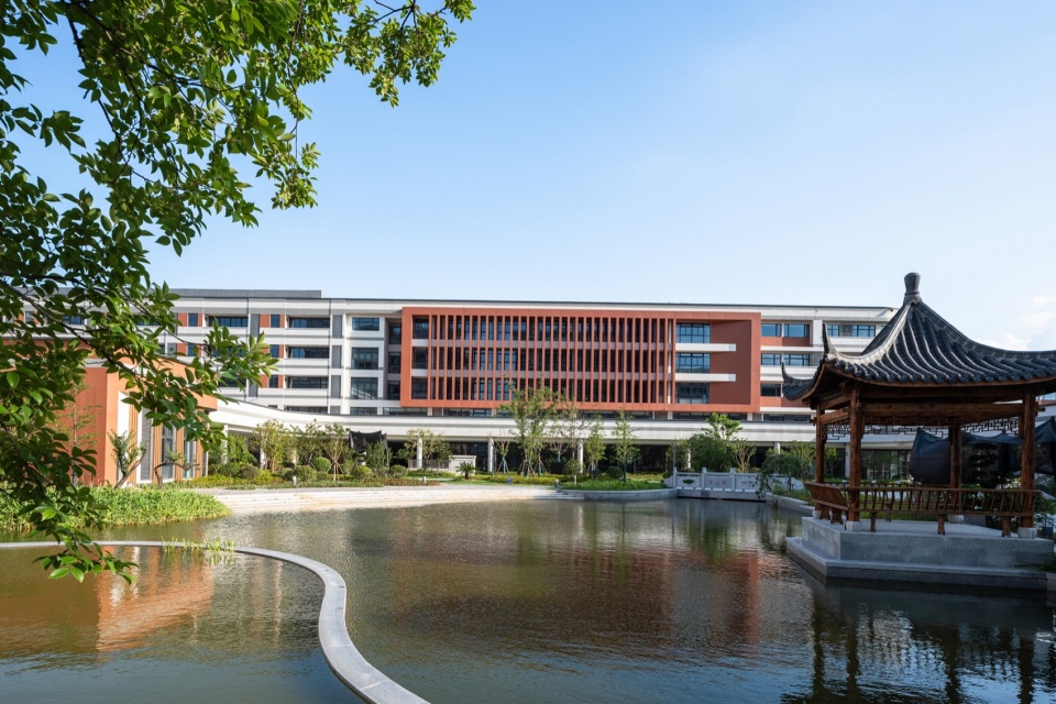 Wanshan Lake Campus of Tianyi Middle School by TJAD