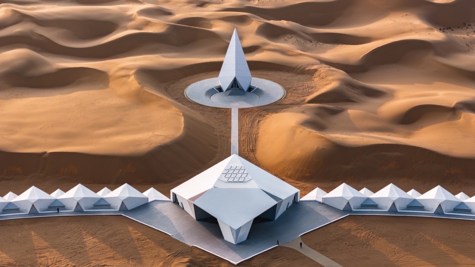 ZhongWei Desert Diamond Hotel by SHUISHI Micron Architects