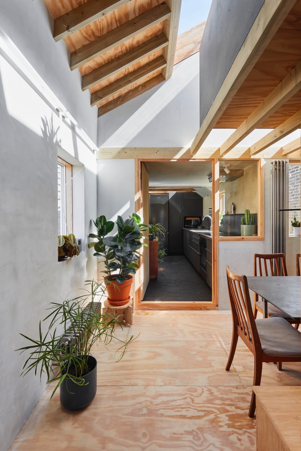 Apartment with a Mezzanine by OFFICE TEN ARCHITECTURE