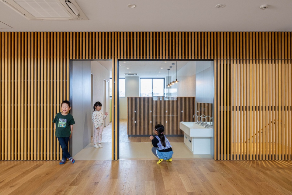 SG Kindergarten and Nursery by HIBINOSEKKEI Youji no Shiro KIDS DESIGN LABO