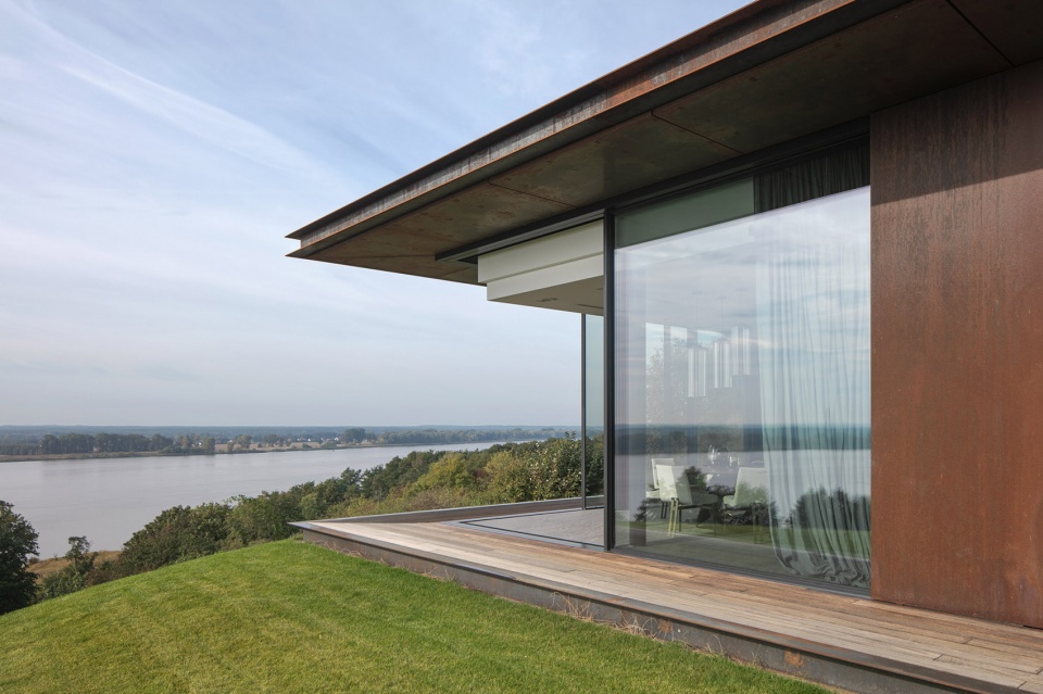 house in the slope by 77 studio