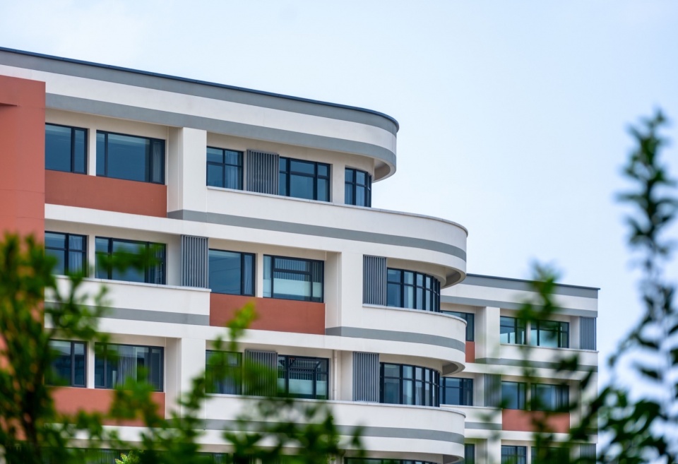 Wanshan Lake Campus of Tianyi Middle School by TJAD