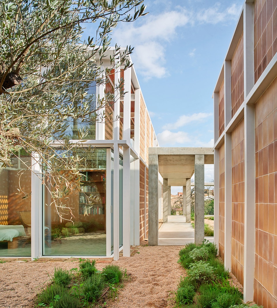 casa tres patis by twobo arquitectura