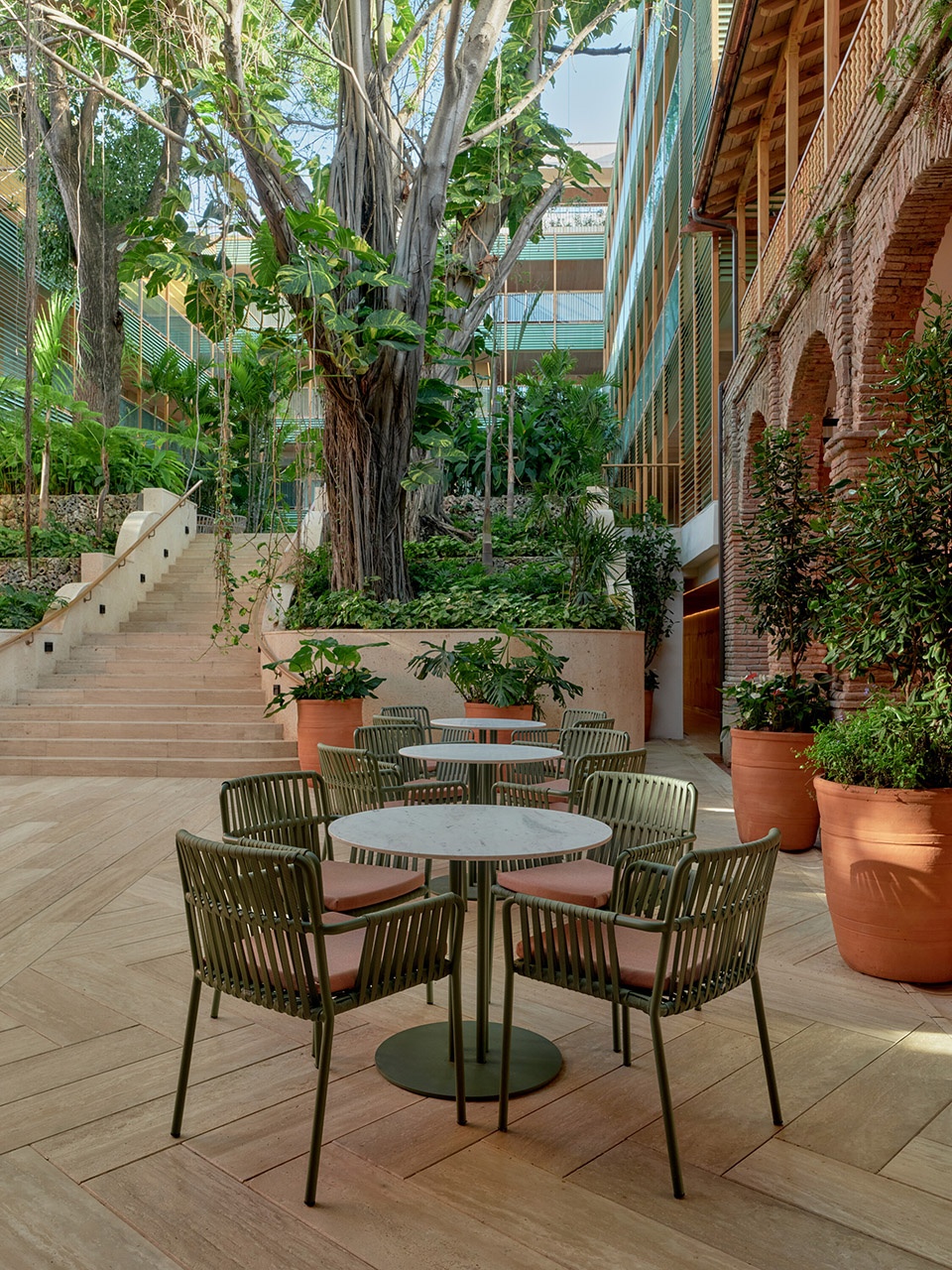 kimpton las mercedes hotel by moneo brock architects