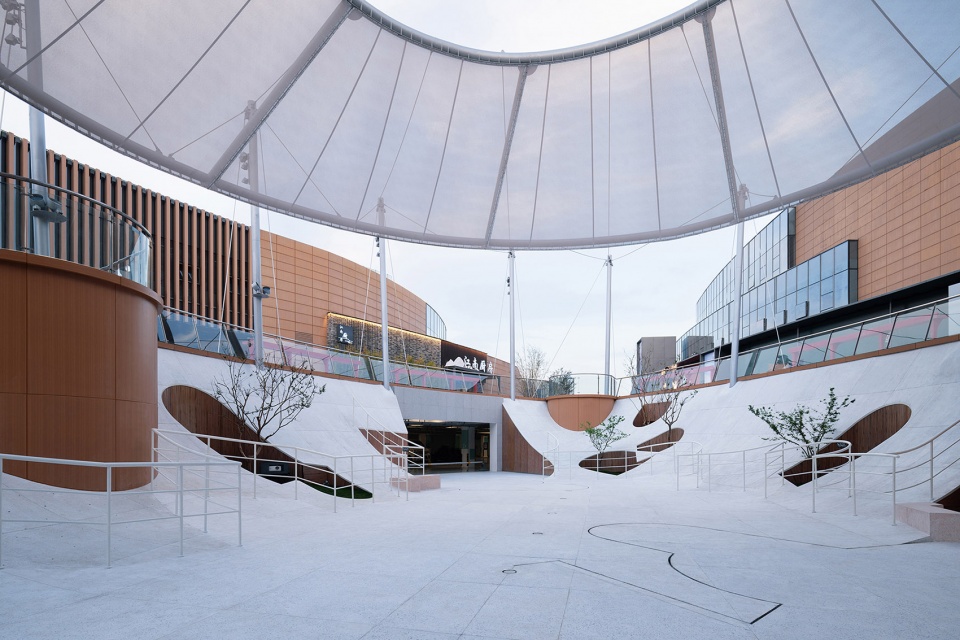 the floating courtyard by deep original lab