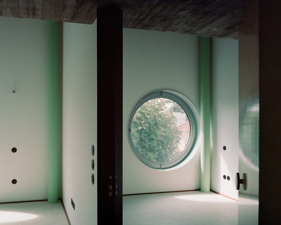 House with an inverted roof by fala