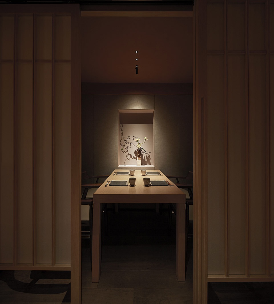 xi restaurant bar by odd okamoto deguchi design