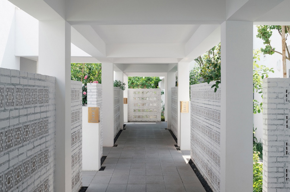 yongli red tile plaza by we arch
