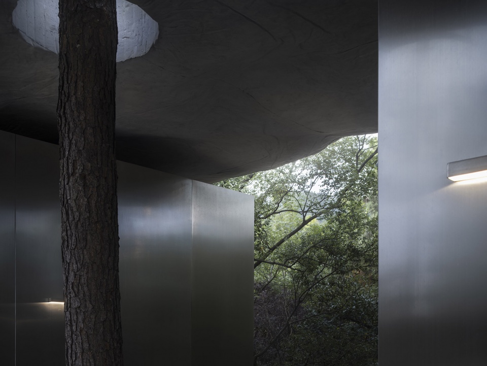 public restroom of nanjing sifang art district by wuwu atelier