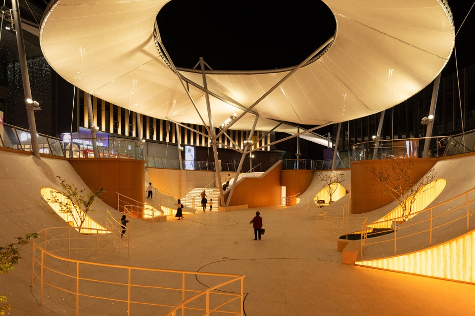 the floating courtyard by deep original lab