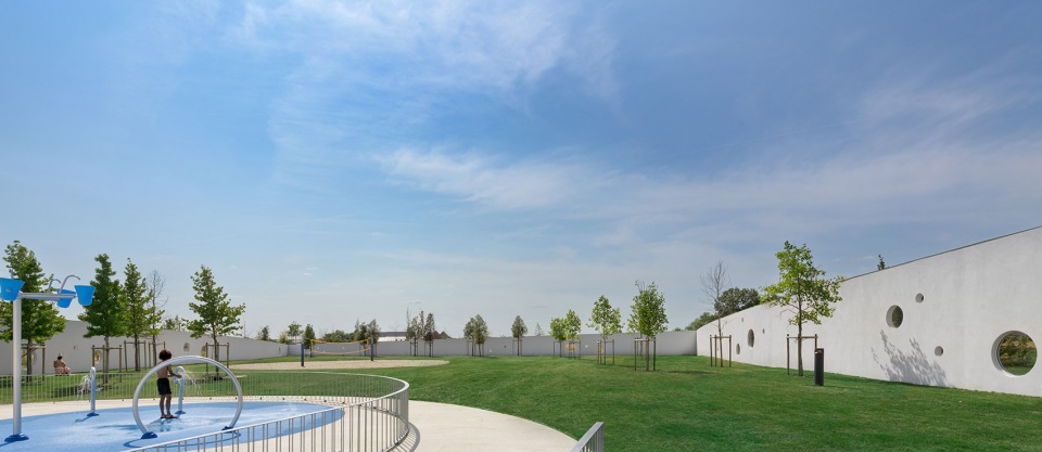 swimming pool complex in fondettes by dominique coulon associes