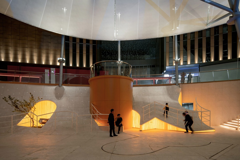 the floating courtyard by deep original lab
