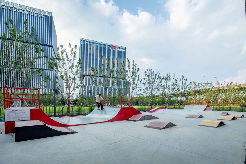 Landscape Design of Phase 1 of New Land on the South Bank of Suzhou Industrial Park by Qidi Design Group Beijing Branch Sanpeng Studio