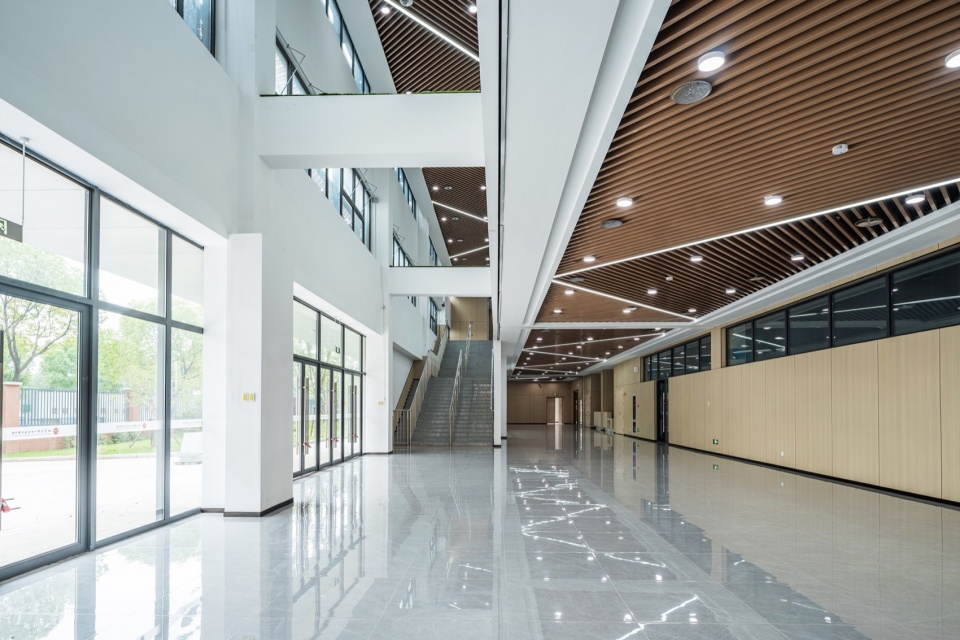 Wanshan Lake Campus of Tianyi Middle School by TJAD