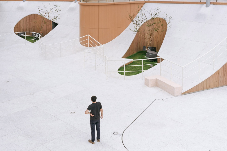 the floating courtyard by deep original lab