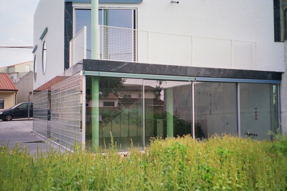 House with an inverted roof by fala