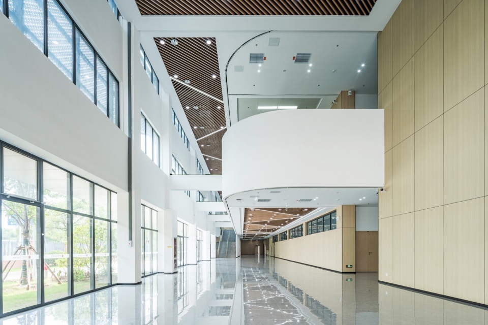 Wanshan Lake Campus of Tianyi Middle School by TJAD