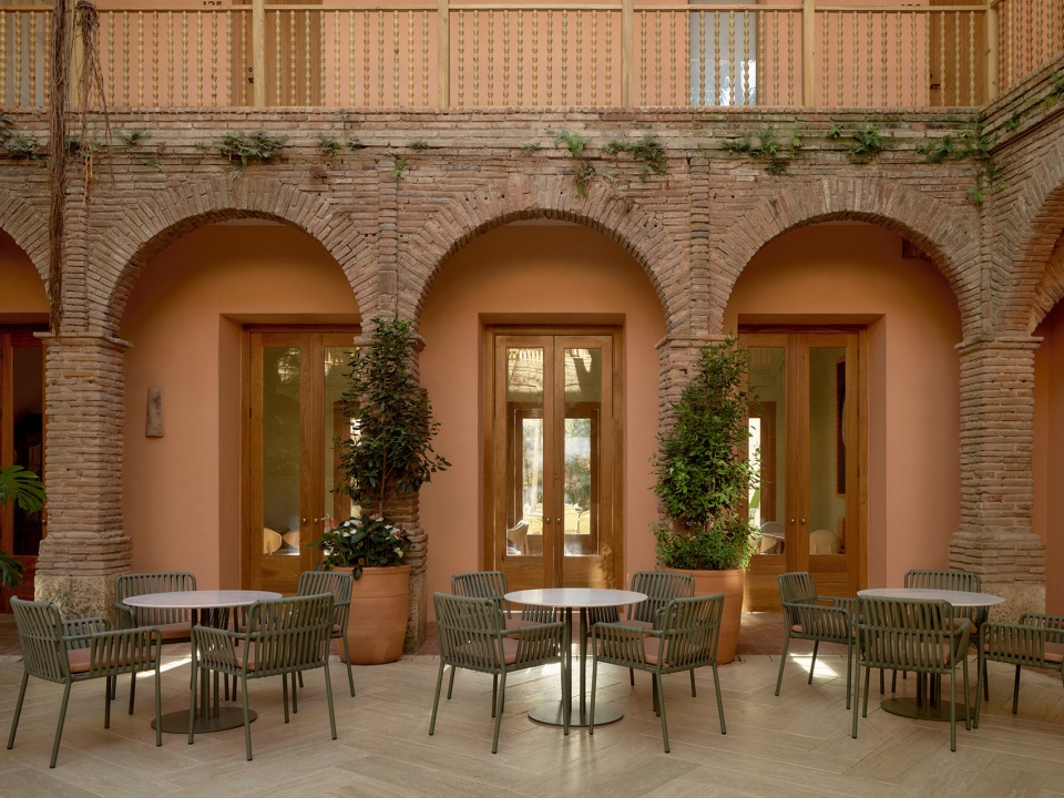 kimpton las mercedes hotel by moneo brock architects