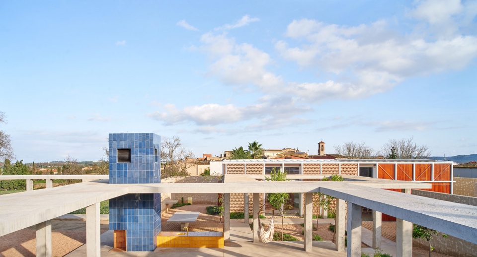 casa tres patis by twobo arquitectura