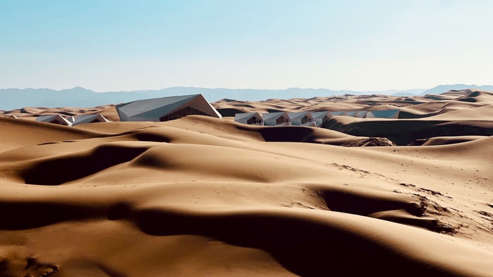 ZhongWei Desert Diamond Hotel by SHUISHI Micron Architects