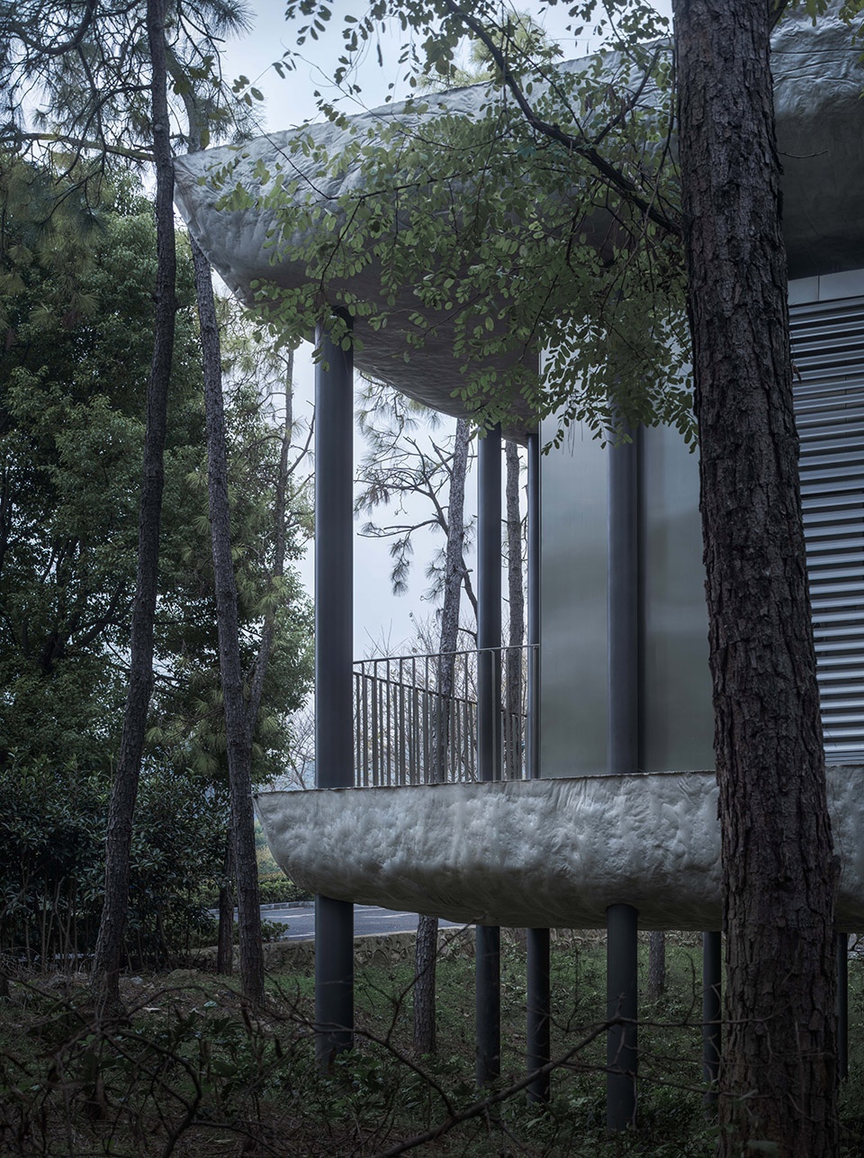 public restroom of nanjing sifang art district by wuwu atelier