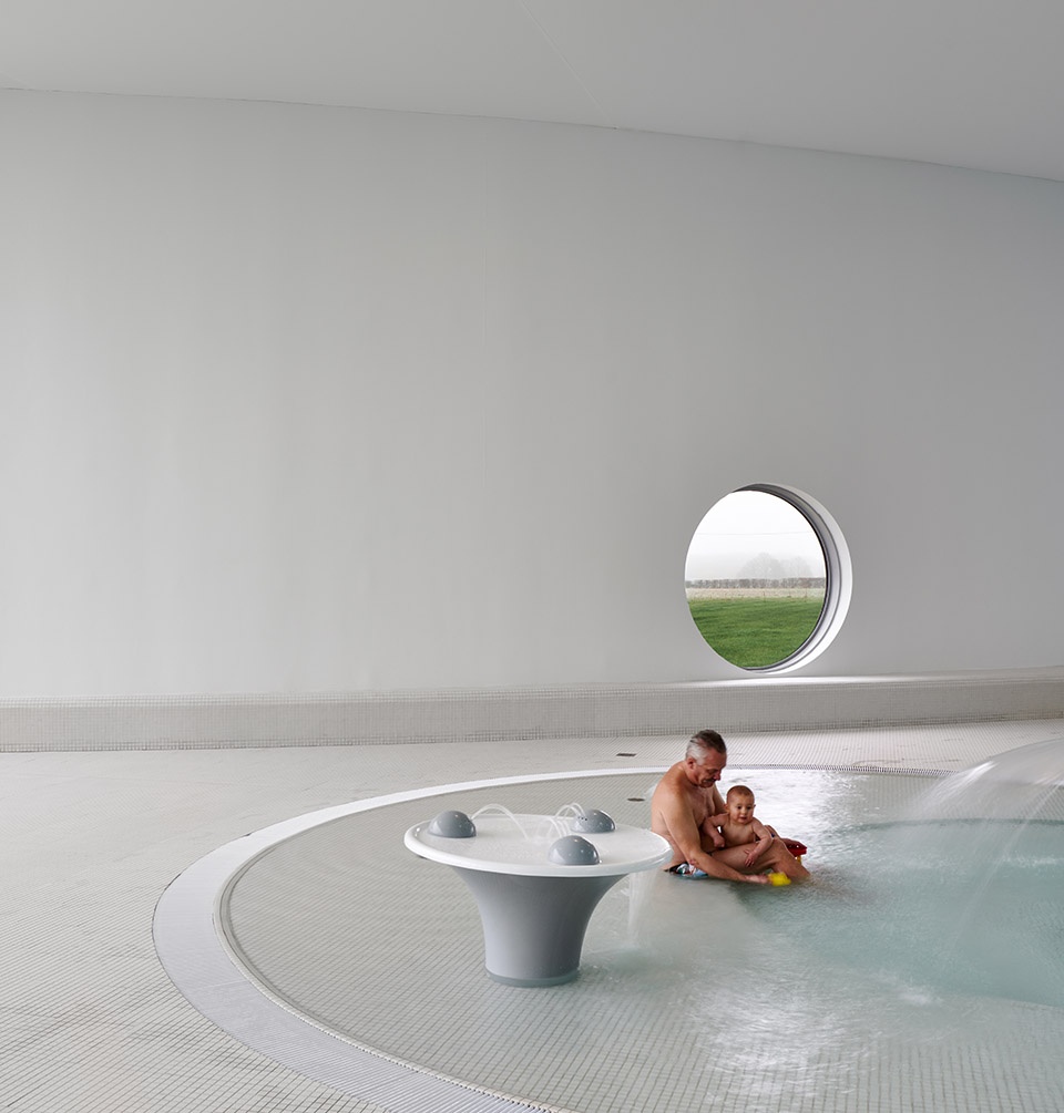 swimming pool complex in fondettes by dominique coulon associes