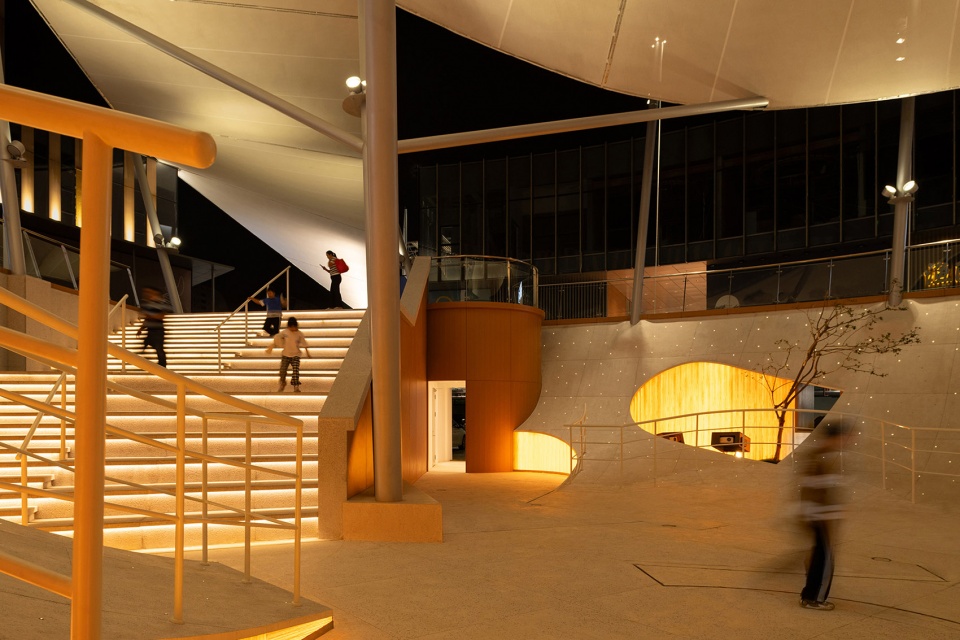 the floating courtyard by deep original lab