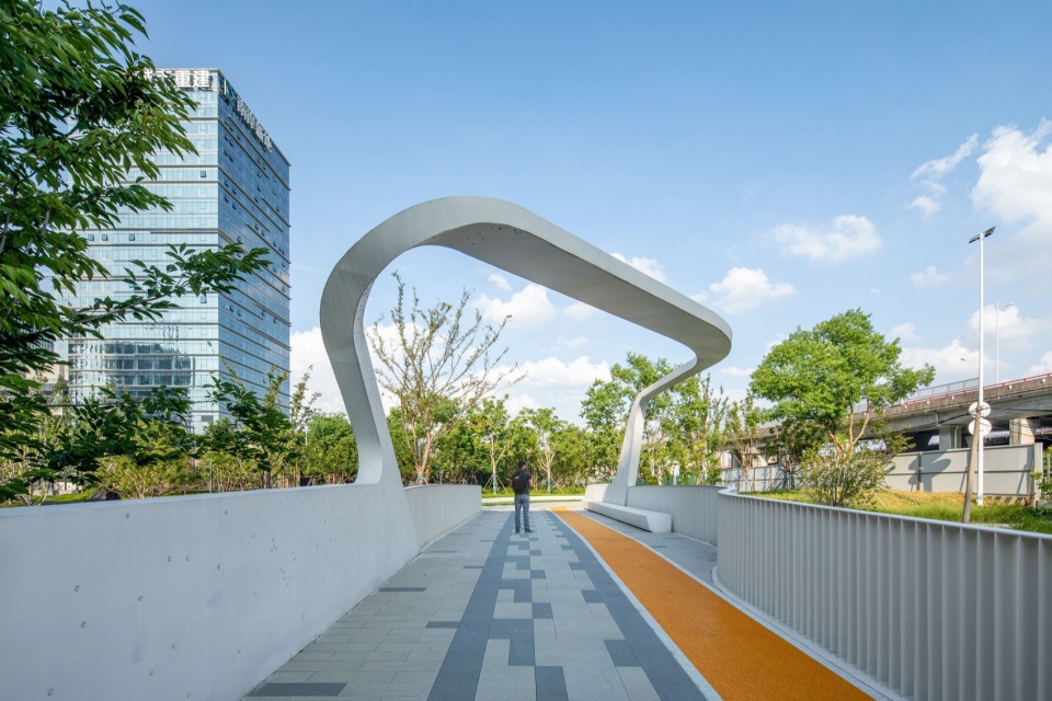 Landscape Design of Phase 1 of New Land on the South Bank of Suzhou Industrial Park by Qidi Design Group Beijing Branch Sanpeng Studio