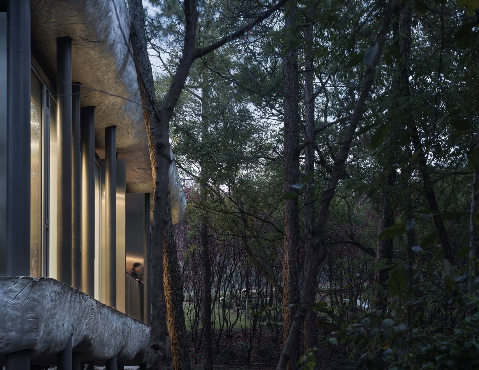 public restroom of nanjing sifang art district by wuwu atelier