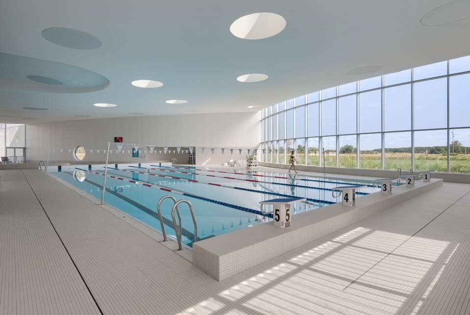 swimming pool complex in fondettes by dominique coulon associes