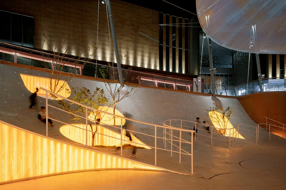 the floating courtyard by deep original lab