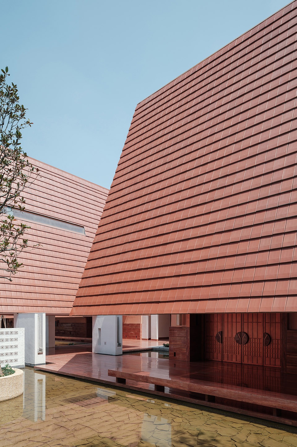 yongli red tile plaza by we arch