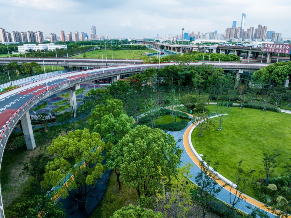 Landscape Design of Phase 1 of New Land on the South Bank of Suzhou Industrial Park by Qidi Design Group Beijing Branch Sanpeng Studio