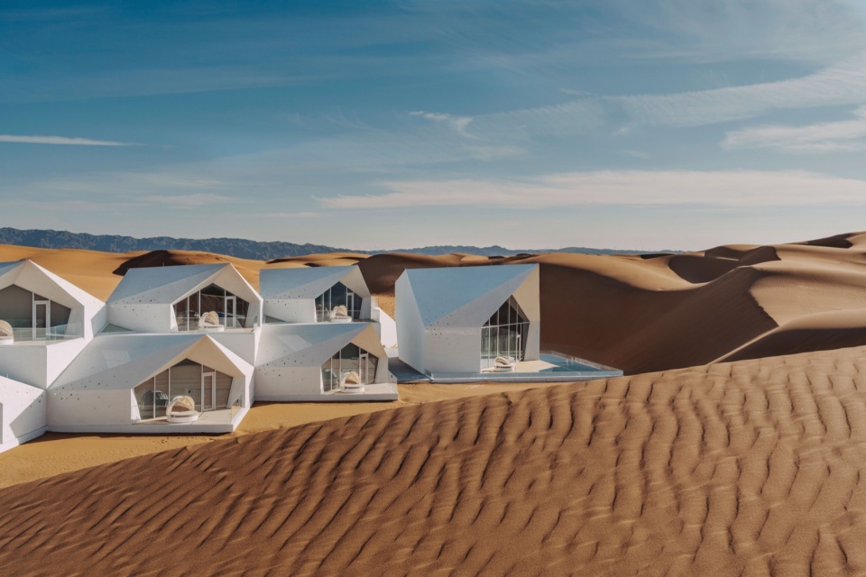 ZhongWei Desert Diamond Hotel by SHUISHI Micron Architects